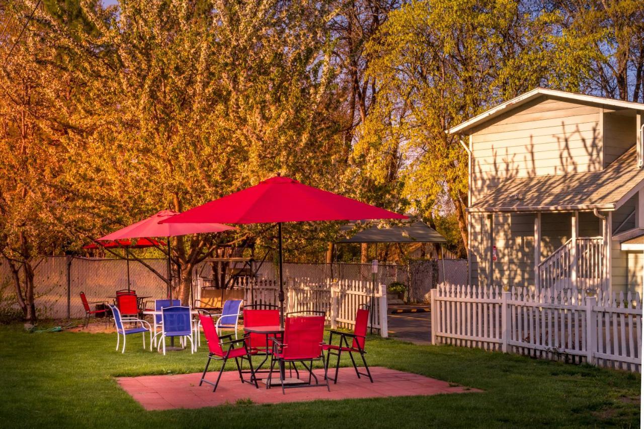 Maple Leaf Motel Shady Cove Exteriér fotografie